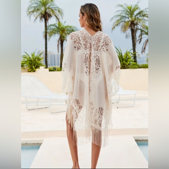 Floral pattern coverup - Picture 3 of 3